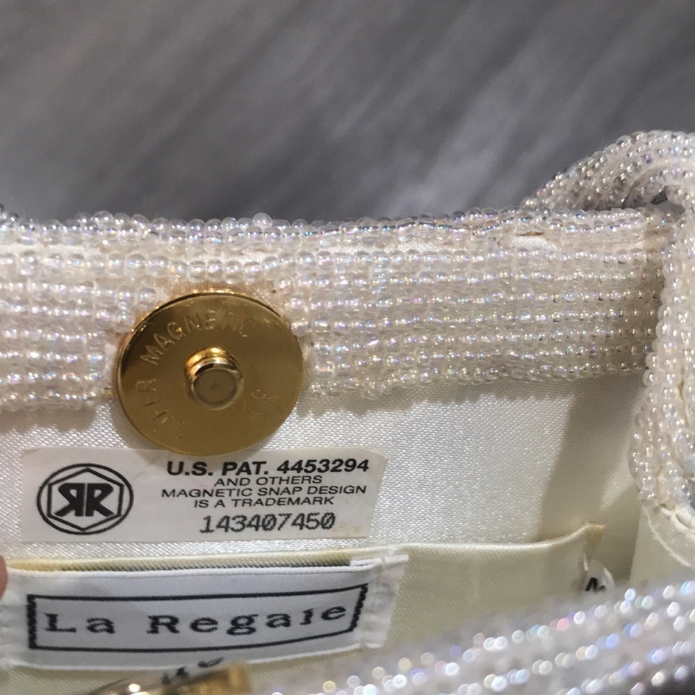 La Regale Vintage US Patent White All‎ Seed Bead Wedding/Evening Handbag - Picture 7 of 10